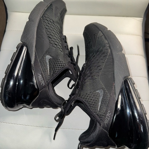 Nike Air Max 270  Black Sneakers Woman’s 8 - Picture 3 of 15